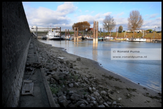 De bodem van de Waalhaven in Nijmegen.